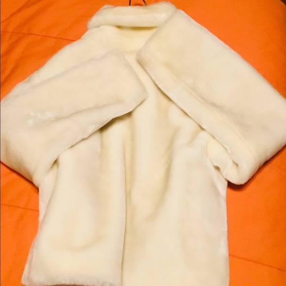 Wonderful thick, Soft white faux fur jacket - Picture 7 of 8
